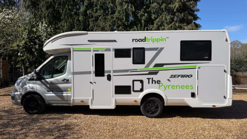 The Pyrenees – 2025 Automatische rolwagen met 4 slaapplaatsen Team Zefiro 685