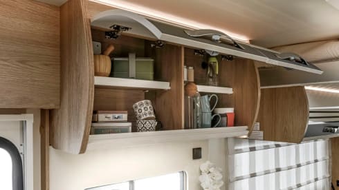 2025 Roller Team 707 Auto  – 2025 5 posti letto/Auto, cuccette, ampio salone  