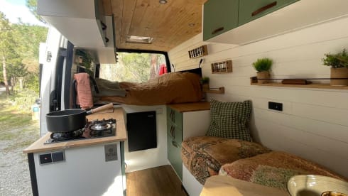 Bussie  – Atmospheric Sprinter bus - off grid