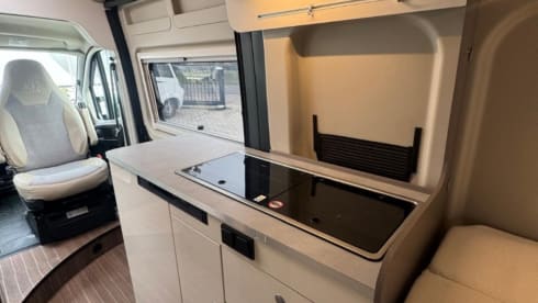 Hymer bus camper with WiFi, solar panel and length beds (2022)