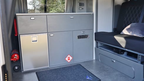 Bennie – Volkswagen Campervan mit 4 Schlafplätzen aus dem Jahr 2020