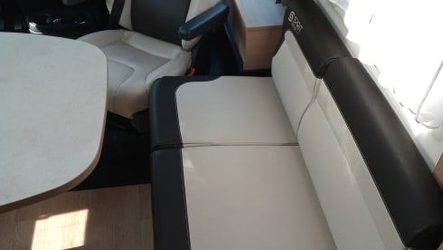 Tino – Comfort family camper for 5p - ITINEO SB740 (integral from 2022)