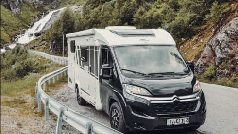 v337 pro – 3p Carado campervan uit 2024