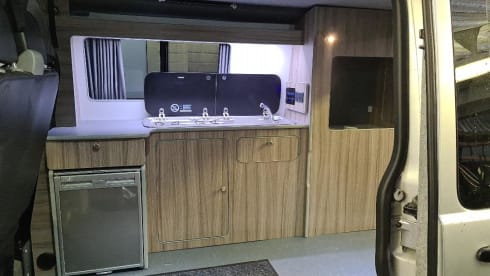 silver lady – VW TRANSPORTER SWB CAMPERVAN 4 LIEGEPLÄTZE