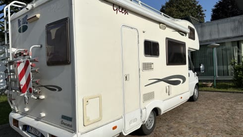 JoyRider – Camper with sloping ceilings for 7 people