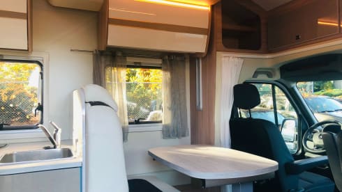 LUXURY AHORN CANADA, length beds and pull-down bed, ideal for families and seniors