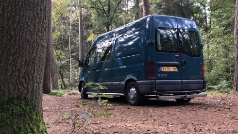 Betsie – 2p Renault campervan uit 2002