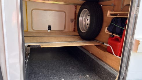 Hymer integraal B644 uit 1999 treinzit en hefbed