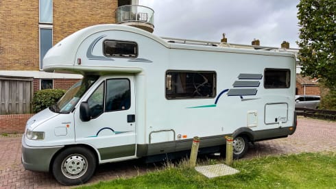 Cosy Family Camper – Complete cozy family camper with large garage 5p Hymer
