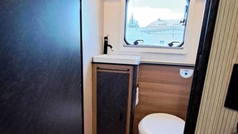 King VII – Brand new Rimor camper for 5