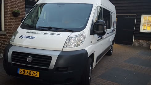 Hylander – Cozy 2-person camper van