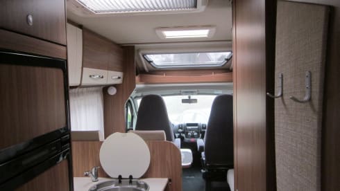 Spacious neat 2 pers. carado / hymer camper.