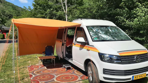 2p Volkswagen bus camper from 2017