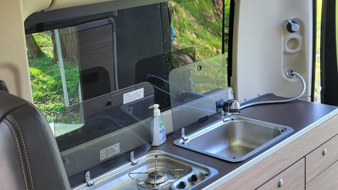 Buszz – Hymer RIo '14, 4 seater/2 bedroom. Compact, surprisingly spacious