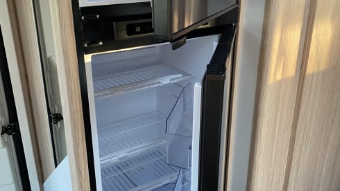 Beautiful 4p Sunlight T68 with single beds and pull-down bed from 2022