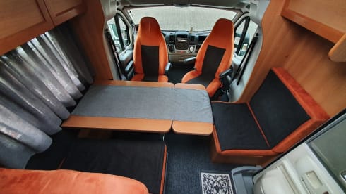 Louis  – Spacious 2 person Louis camper