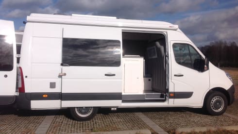 2p Renault Bus Camper from 2013
