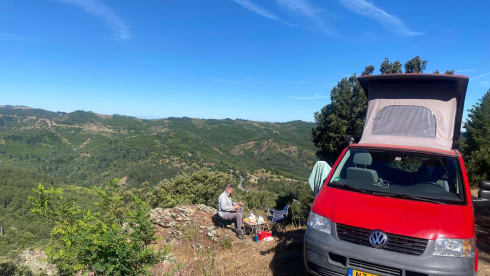 Compact camper van with round seating Volkswagen VW T5 TDI