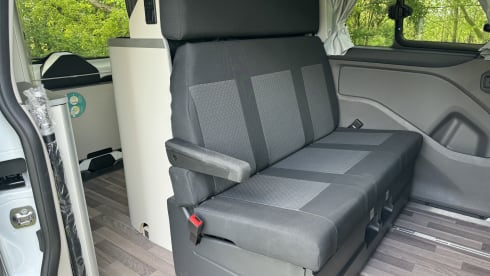 Henry – 4 berth Ford campervan 