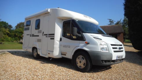 EASY 8 MOTORHOME HIRE JUST TURN UP AND GO