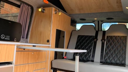 Elsie – Elsie- Beautiful Volkswagen Campervan- Sleeps 4