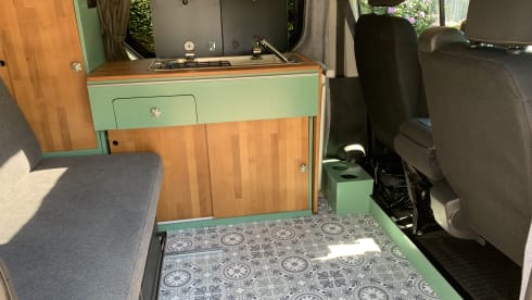 KIWI GOLD (6) – Renault Trafic Eco bus camper completely self-sufficient