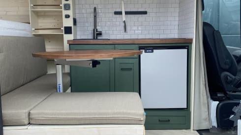 2p off-grid comfortabele campervan automaat 