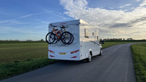 Mali the Moho – 4 berth Dethleffs semi-integrated from 2021