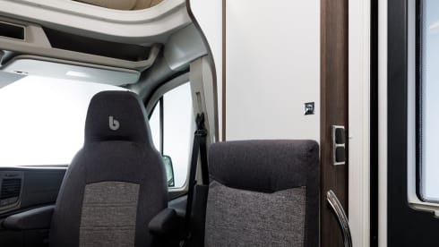Yrteo 861 – 3p Benimar semi-integrated uit 2025