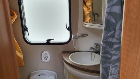 Spacious and comfortable family camper. 6p Chausson alcove from 2008