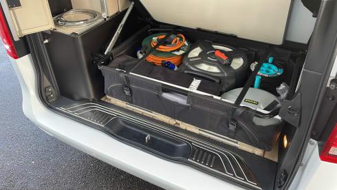 ROADSTORE 53230 – Mercedes Marco-Polo V250 190CV 4MATIC fitted van rental 4 beds