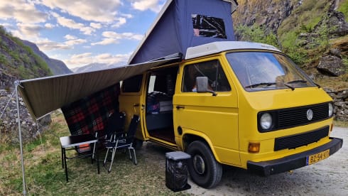 Unique Volkswagen T3 from 1988 to go on an adventure with