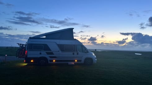 Adria Twin Sport 640 SGX – New 2025 spacious Campervan for 4
