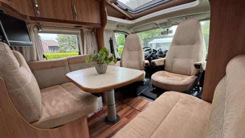 Camper Champagne – Hymer T 654 CL Exclusive Line