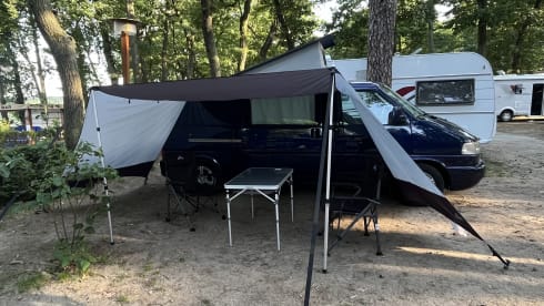 2p Volkswagen campervan