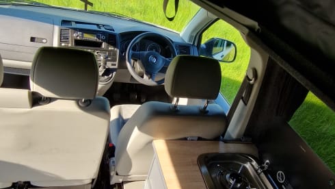 Pando  – VW T5 campervan 4 birth with deisel heater