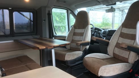 Burstner  – Fiat Ducato Burstner camper bus 4 people