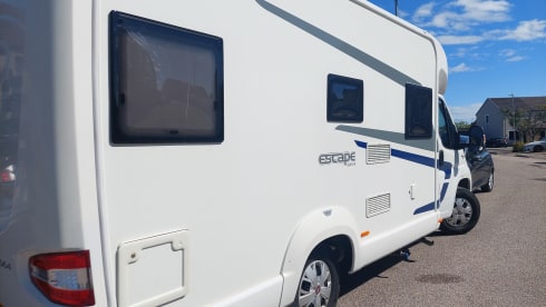 Swift Escape 664