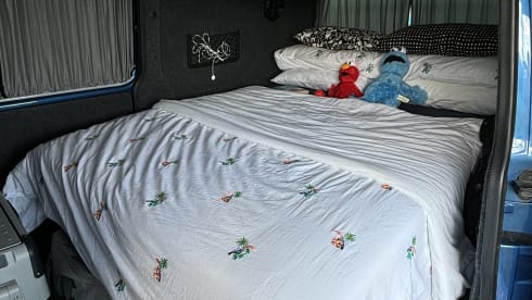 Cookie – 4 berth blue Volkswagen campervan cookie