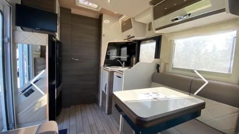 4 person luxury motorhome Fiat semi-integrated 