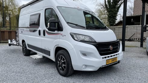 Soestdijk – 2 person bus camper from 2017, Roller Team Livingstone Prestige