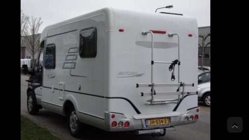 Compact and fully equipped Ford Hymer 522 Campervan