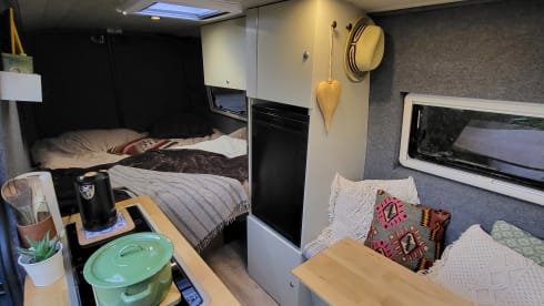 Cool, cozy 3p Renault Master campervan from 2017