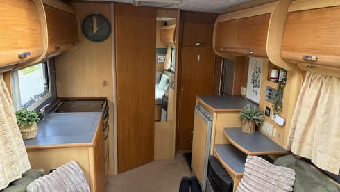 Buccaneer Budget Beast: Abenteuer mit dem Wohnmobil-Mietwagen von Ford (Baujahr 2003)!