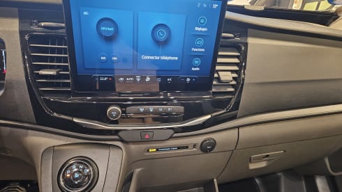 GZX-72-N – Chausson 777GA Automatic Etape Line very luxurious, km free!