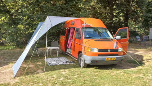 Ferrari onder de Volkswagens – 2p Volkswagen bus uit 2001