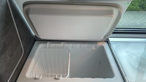 The Smiling Van – Camper Volkswagen per 4 persone, modello 2023