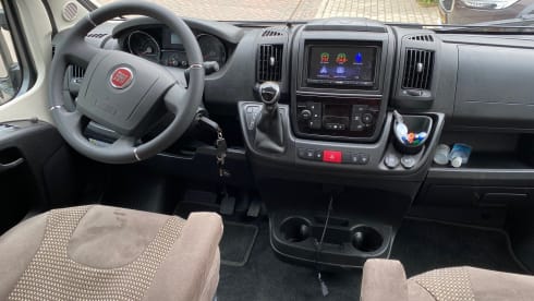 Bus camper PÖSSL, 2 length beds, 2 seats