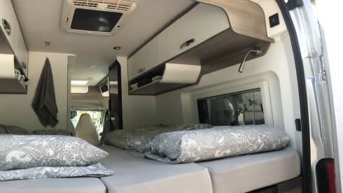 Luna de Plata – Fully equipped, state-of-the-art box van