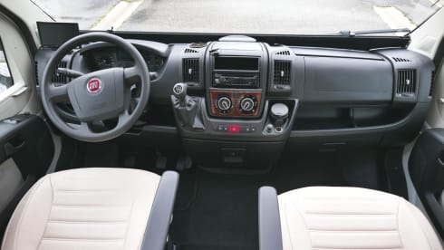Beautiful 2 to 5 person MC Louis Sovereign 60G motorhome